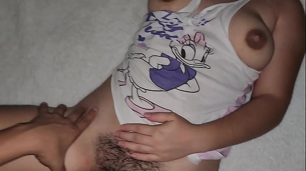 Asi Se Pone El Co&ntilde;o De Mi Hermanastra Despues De Ver Tv thumbnail