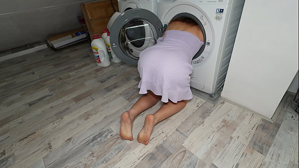 Stepmom Got Stuck In The Waschingmachine! I Creampied Her Pussy! thumbnail