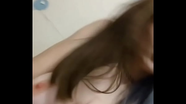 Hot teen pleasing her self