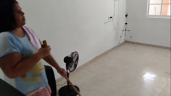 Nonton Contrat&eacute; A Esta Criada Y No Pude Contenerme Por Su Enorme Culo. Termin&eacute; Cogi&eacute;ndola Y Acab&aacute;ndole En Sus Tetas. thumbnail