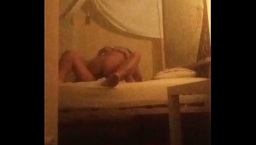 Follandome a la amiga de mi madrastra en un motel con la cá_mara escondida