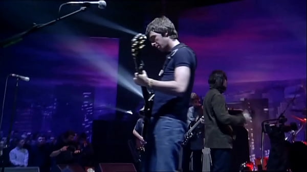 Liam y noel gallagher eyaculan un temazo en vivo