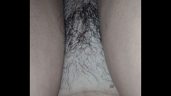 Hotwife peludinha quer que o marido soque gostoso na buceta ensopada 
