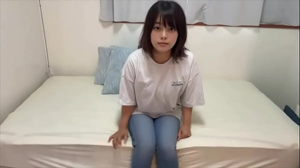 Nonton お気に入りのぴちぴちのスキニージーンズを履いたまま、パンツがすぐ濡れちゃうくらいデンマ当てました。オナニーってやっぱり気持ちぃね&hellip; thumbnail