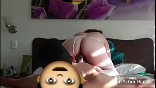 ESPOSAEN REVERSA CABALGANDO COMO PUTALE GUTSTA LA VERGA DURA