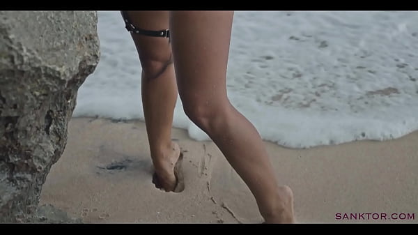 Play MP4 - SKINNY ASIAN BABE MASTURBATES ON THE PUBLIC BEACH &vert; SANKTOR