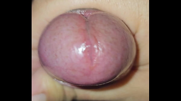 Un poco de liquido preseminal para lubricar mi verga 