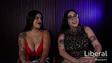 Usan Sus Grandes Tetas Como Deposito De Leche, La Muy Puta Ni Los Conoce. thumbnail