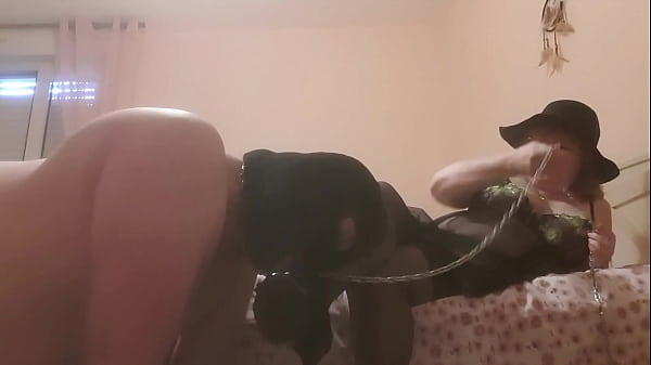 Mon esclave &agrave; mes pieds soumis 