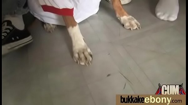 Nonton Ebony Slut Gets An Interracial Group Sex 17 thumbnail