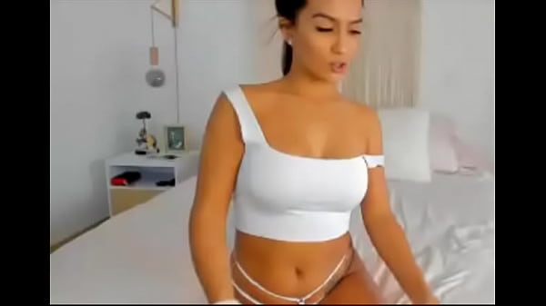 Nonton Valery Windsorr Enamorando A Los Fans En Blusa Sexy Blanca thumbnail