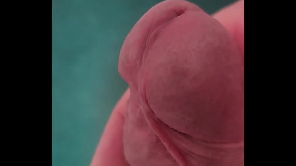 Play MP4 - Qui voudrait mettre un petit coup de langue &quest;