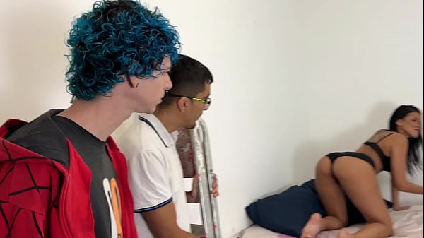 Chamei eles paraconcertar a Internet e_acabei fudendo com os dois