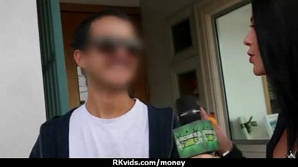 Amateur_girl accepts cash for sex from stranger_6