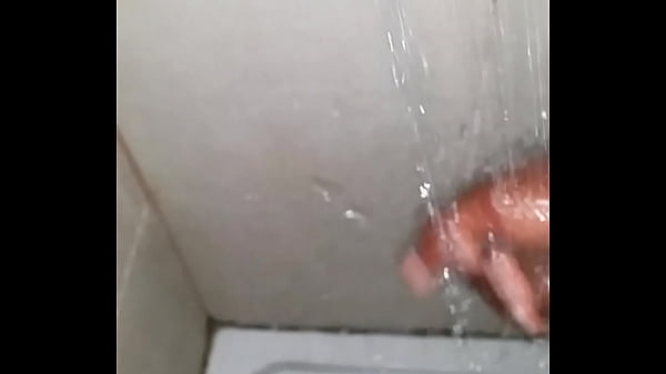 Nonton In The Shower thumbnail