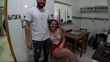 Casal chega e vira putaria na casa com as duas safadas 