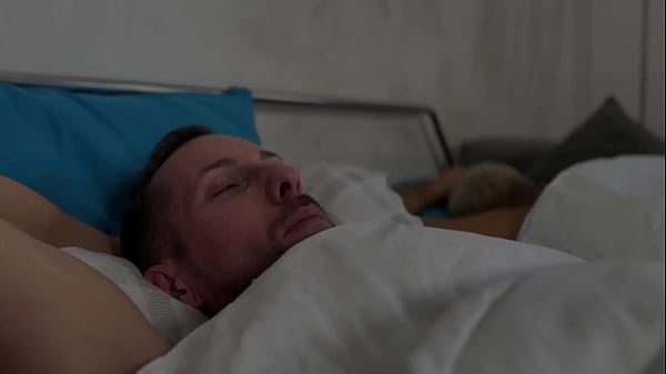 Play MP4 - Hangover & Big cumshot