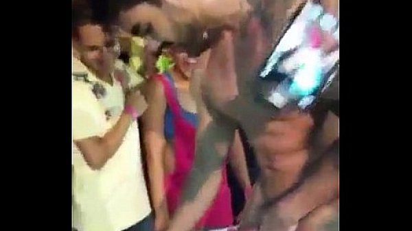 Gogo boy de sunga amarela 