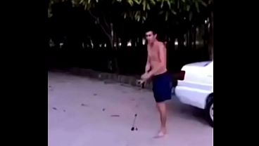 Nonton 2 Caba Sem Perna Indo Um Contra Um Muletas Ao Som De Park thumbnail