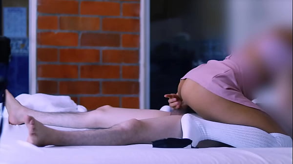 Cu&ntilde_ada y el compa&ntilde_ero de su hermanastra en el motel donde se escaparon por un d&iacute_a.