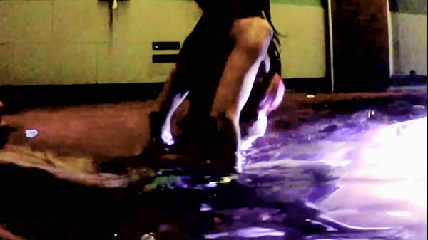 I fucked a stranger in_the hot_tub and_let him_cum inside my pussy