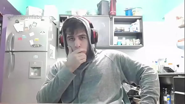 El Pipi le agarra epilepsia mientras comer torta (TERMINA SEXUAL) 