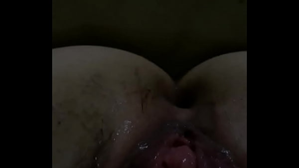 Play MP4 - Pissing in my bed