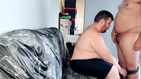 Meu Vizinho Gordo Veio Me Comer Rapidinho Escondido Da Esposa (completo) thumbnail