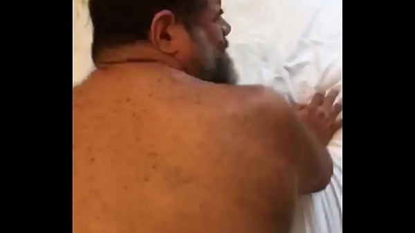 Chic&atilde;o sendo devorado pelo novinho tarado socador 