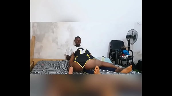 She came to visit_her friend but he wasnt_around so i convinced her to fuck me instead