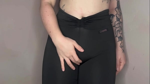 Play MP4 - ASMR Cameltoe in Tight Black Leggings
