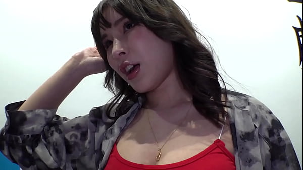 Part1 Snsにhな写真を上げているヤリマン女子にdmして、流れでそのままホテルでsexまでしちゃう企画です。今回の映え女子はreiraちゃん！夜の待ち合わせでしたが、暗い街の似合うクールビューティさんです thumbnail