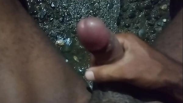 Play MP4 - tocandose rico asta tirar la rica leche que guarda en sus ricos huevos