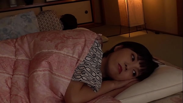 Play MP4 - 相部屋寝取られ　夜8時から朝5時過ぎまで出張先の旅館で部下とハメまくる美人妻　中出し10発越えてもまだまだ終わらない獣のような不倫セックス　峰田ななみ