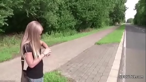 Junges Maedel nach der Schule mitgenommen und gefickt 