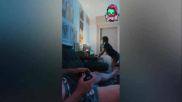 Play MP4 - Seduzi o meu primo enquanto ele jogava videogame