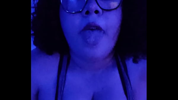 dan&ccedil;ando na frente da camera ao som de dick 