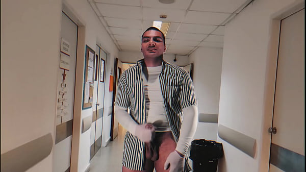 "Haciendo cosas" en el Hospital - Pene grande de 18 Centimetros - Caballero Sexy Numero Uno Divirti&eacute;ndose - Masturbacion hasta Acabar 