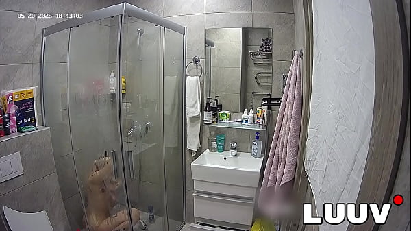LUUV. Kareflore films her real amateur, homemade shower routine for her real life show 