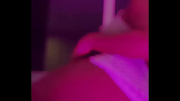 Com o plug de coelhinha enterrado no meu cuzinho