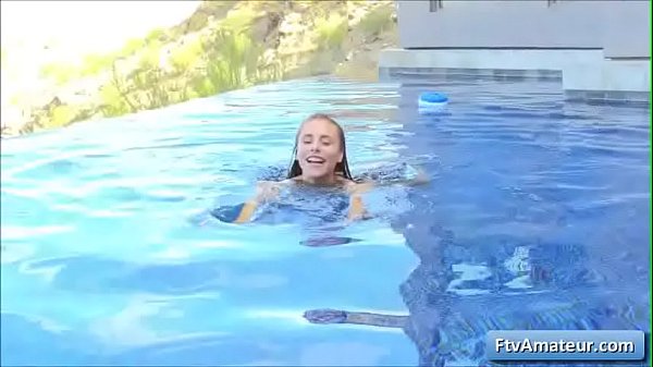 Naughty teenager hot young cutie enjoy rubbing her cunt and finger fuck her wet butt in her outdoor pool 