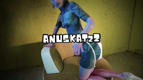 Nonton Sexy Tatted Latex Girl Stuffing Herself Deep From Both Ends With Her Toys thumbnail