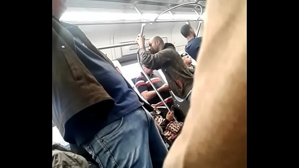 casado de pau duro no metro