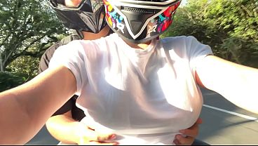 Mi Cliente Favorito De DIDI Se Da Cuenta que no Llevo Sost&eacute;n y Mete Sus Manos En Mis Bragas 