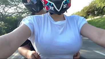 Mi Cliente Favorito De DIDI Se Da Cuenta que no Llevo Sost&eacute;n y Mete Sus Manos En Mis Bragas 