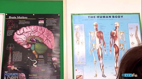 Nonton Guys Pleasure This Hottie To Their Est thumbnail