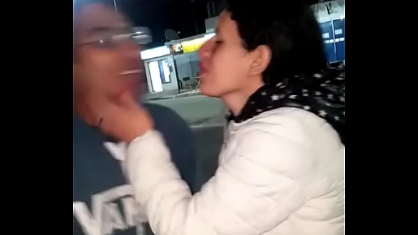 Candente morocho besa a latina amateur