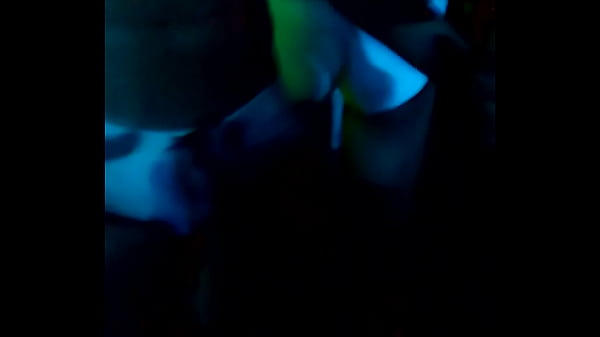 Hombre rico bailando 