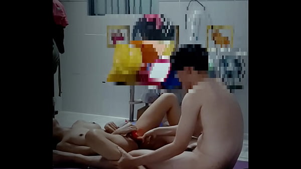 Cho em sinh vi&ecirc_n sử dụng sextoys - th&iacute_ch chuối trai t&acirc_y