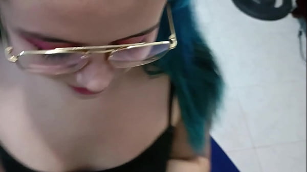 Parte 3 pov mi cachonda roomate hace que me venga en su boca con esta paja